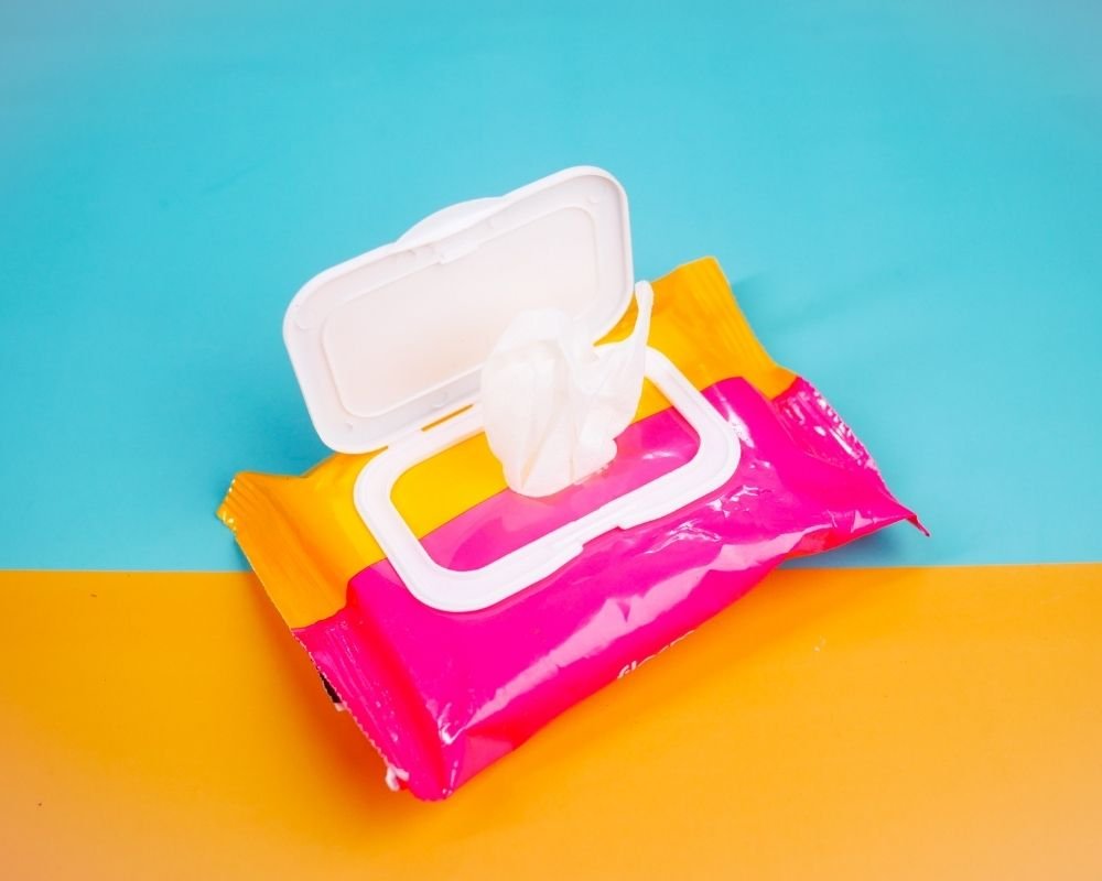 مناديل مبللة